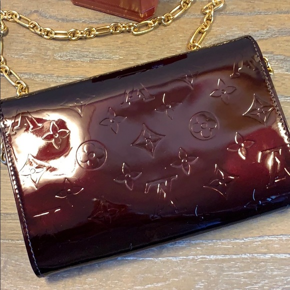 Louis Vuitton Vernis Bel Air Amarante Pouchette - Picture 4 of 15